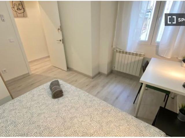 Habitación en un apartamento compartido de 4 habitaciones en alquiler en Pueblo Nuevo, ideal para es