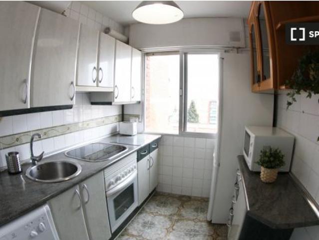 Habitación en un apartamento compartido de 5 habitaciones en alquiler en Aluche, solo para hombres