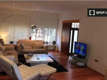 Habitación en un apartamento compartido de 5 habitaciones en alquiler en El Cano Los Bermejales