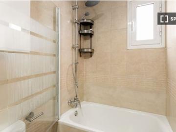Habitación en un apartamento compartido de 5 habitaciones en alquiler en Sabadell