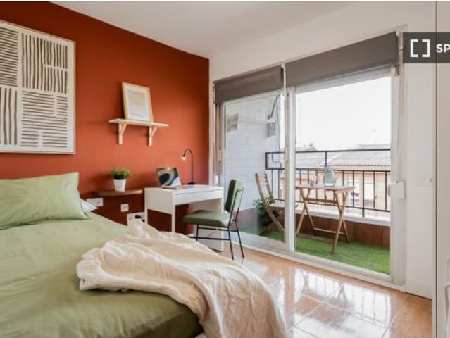 Habitación en un apartamento compartido de 5 habitaciones en alquiler en Sabadell