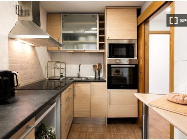 Habitación en un apartamento compartido de 5 habitaciones en alquiler en Sabadell