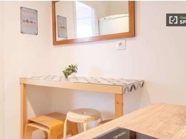 Habitación en un apartamento compartido de 5 habitaciones en alquiler en San Isidro, ideal para muje