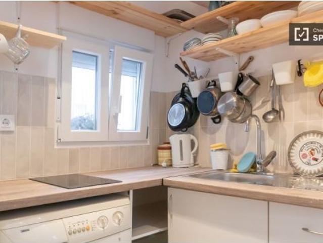 Habitación en un apartamento compartido de 5 habitaciones en alquiler en San Isidro, ideal para muje