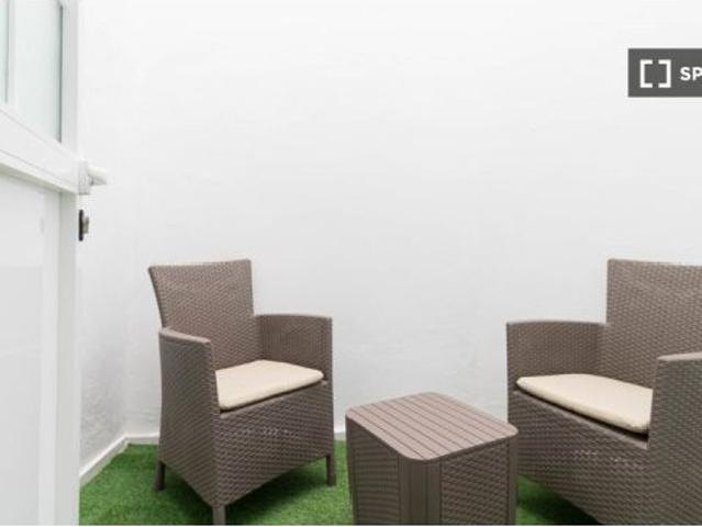 Habitación en un apartamento compartido de 5 habitaciones en alquiler en San Juan San José, algunos