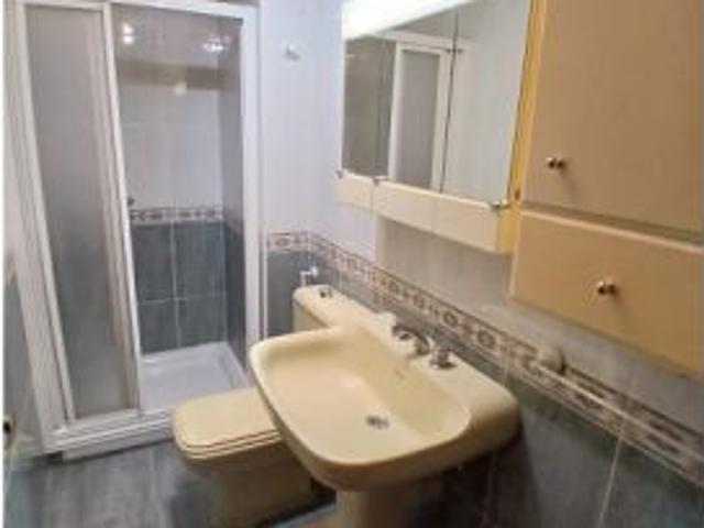 Habitación en un apartamento compartido de 5 habitaciones en Plaza de Toros, todos los gastos inclui