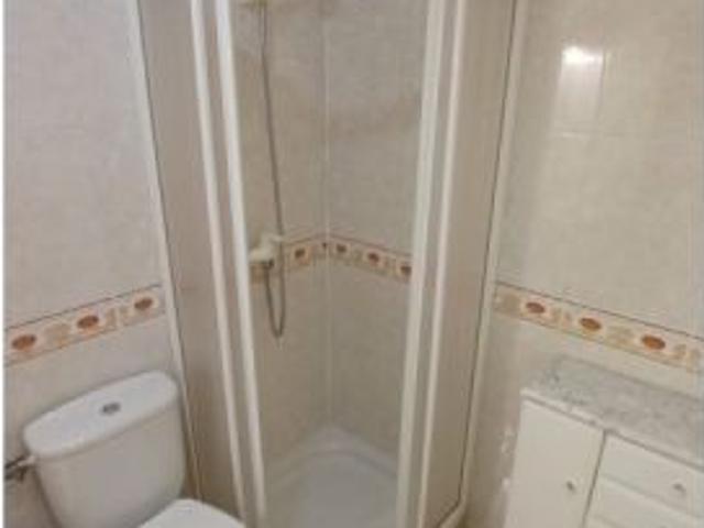 Habitación en un apartamento compartido de 5 habitaciones en Plaza de Toros, todos los gastos inclui