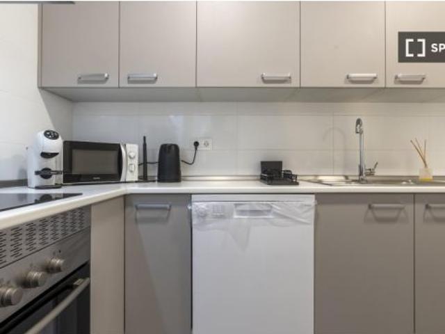Habitación en un apartamento compartido de 5 habitaciones en Ríos Rosas, todos los gastos incluidos