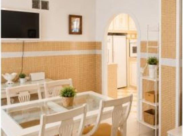 Habitación en un apartamento compartido de 6 habitaciones en La Viña, gastos incluidos