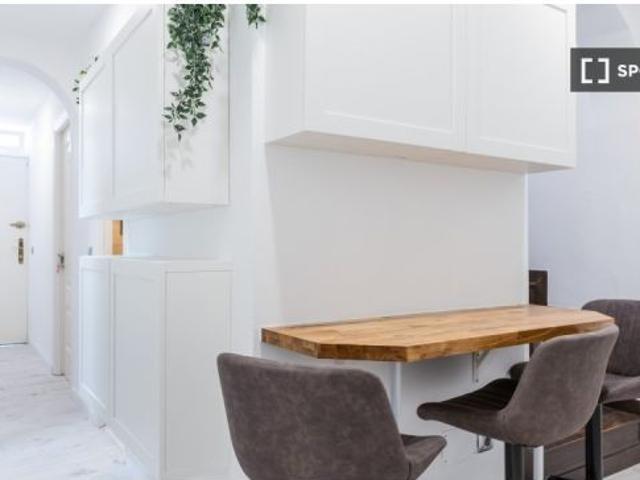 Habitación en un apartamento compartido de 8 habitaciones en alquiler en Berruguete, ideal para prof