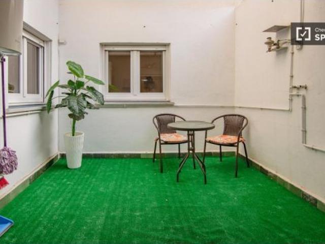 Habitación en un piso compartido de 4 habitaciones en Xirivella, ideal para mujeres o profesionales