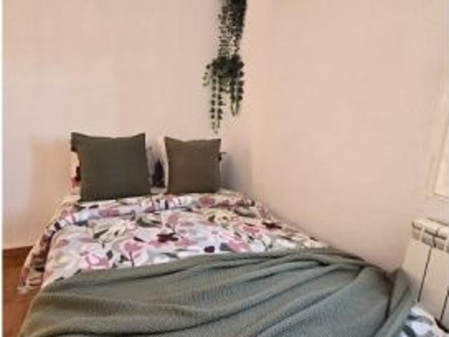 Habitación en un piso compartido de 4 habitaciones en alquiler en Ventas