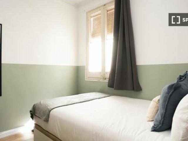Habitación en un piso compartido de 4 habitaciones en alquiler en El Gótico