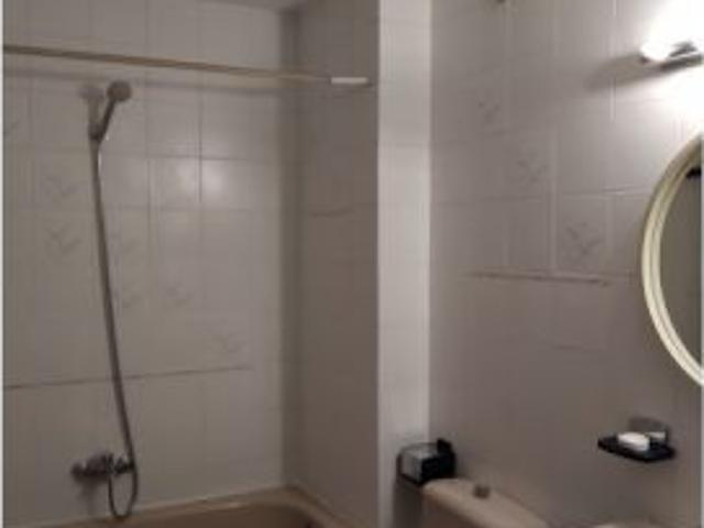 Habitación en un piso compartido de 4 habitaciones en alquiler en La Salut, gastos incluidos