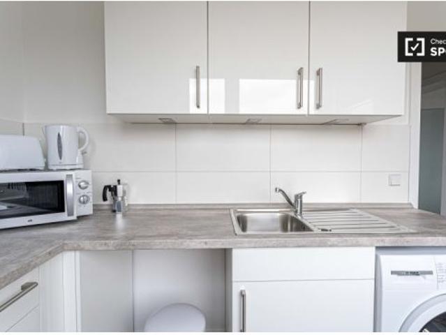 Habitación en un piso compartido de 4 habitaciones en Berlín, con gastos incluidos. Solo para profes