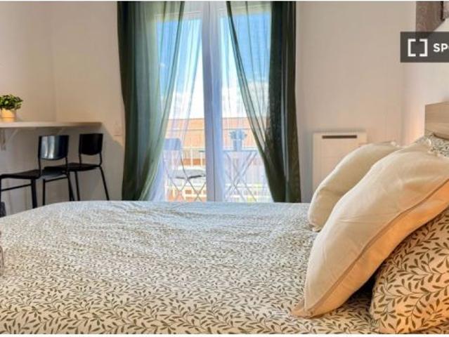 Habitación en un piso compartido de 4 habitaciones en Getafe, se admiten parejas