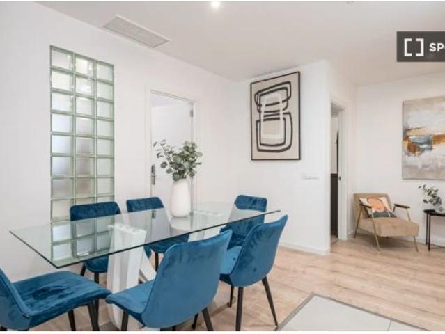 Habitación en un piso compartido de 5 habitaciones en alquiler en Trafalgar, no se admiten mascotas