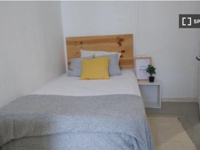 Habitación en un piso compartido de 5 habitaciones en alquiler en Vila de Gràcia