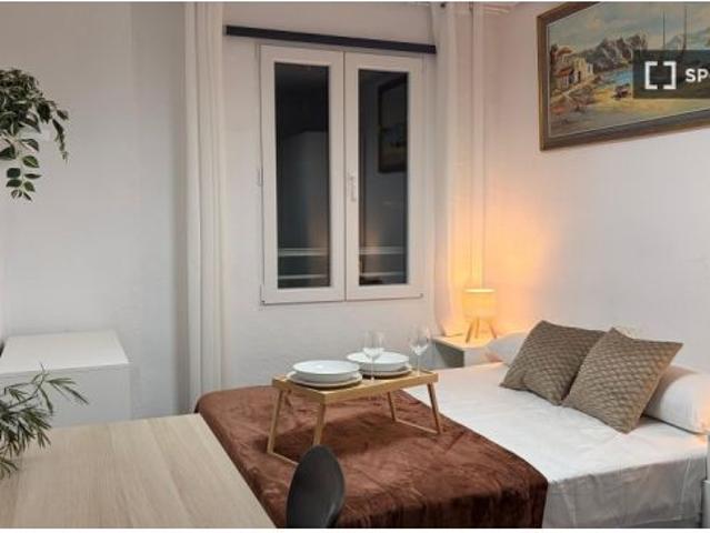 Habitación en un piso compartido de 5 habitaciones en alquiler en Morvedre