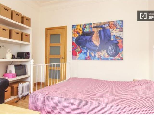 Habitación en un piso compartido de 5 habitaciones en alquiler en Russafa, gastos incluidos