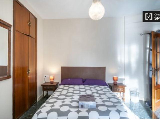 Habitación en un piso compartido de 5 habitaciones en alquiler en Sant Francesc, Valencia, ideal par