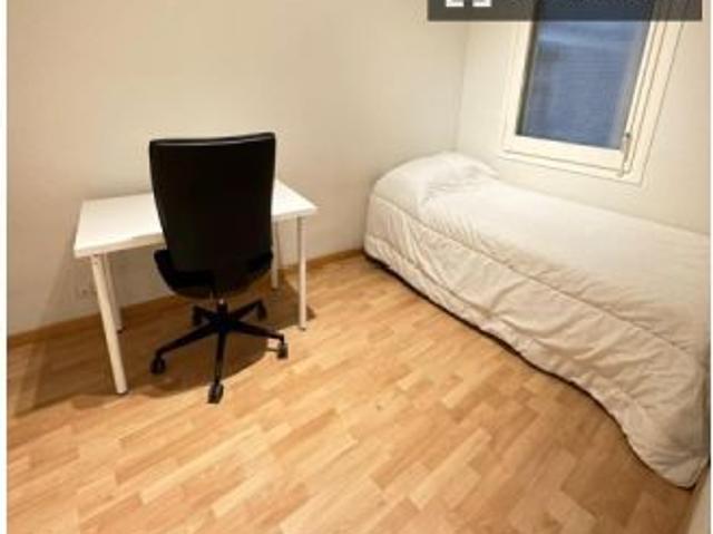 Habitación en un piso compartido de 5 habitaciones en alquiler en Sarria, todos los gastos incluidos