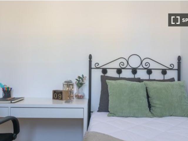 Habitación en un piso compartido de 5 habitaciones en Campamento para profesionales y estudiantes