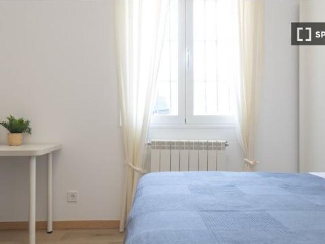 Habitación en un piso compartido de 5 habitaciones en Campamento para profesionales y estudiantes