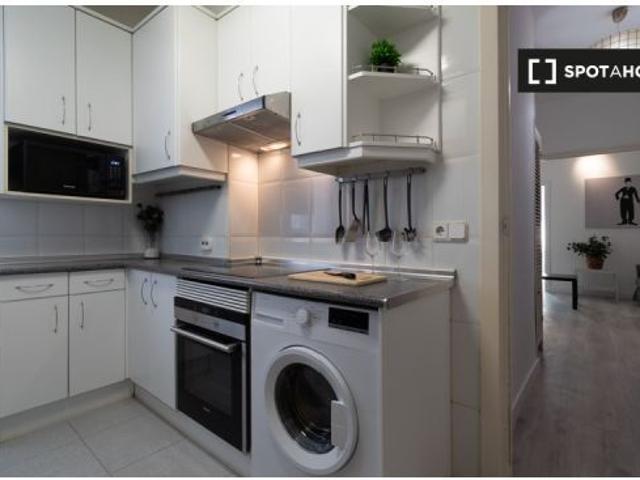 Habitación en un piso compartido de 5 habitaciones en Castilla, en alquiler