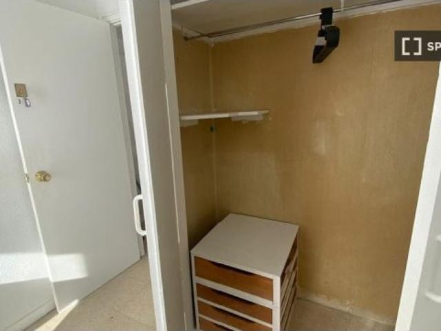 Habitación en un piso compartido de 5 habitaciones en Numancia, ideal para profesionales y estudiant