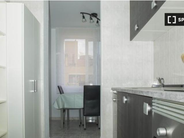 Habitación en un piso compartido de 6 habitaciones en alquiler en Zaragoza