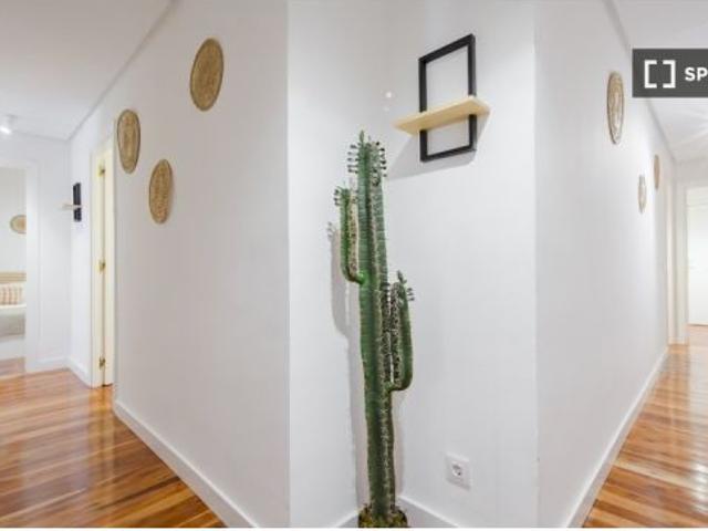 Habitación en un piso compartido de 6 habitaciones en alquiler en Delicias