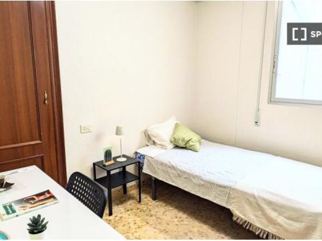Habitación en un piso compartido de 6 habitaciones en alquiler en Moncada, todos los gastos incluido