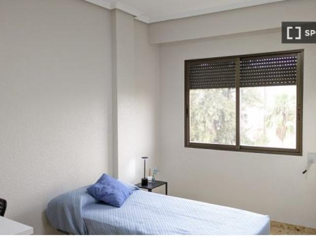 Habitación en un piso compartido de 6 habitaciones en alquiler en Moncada, todos los gastos incluido