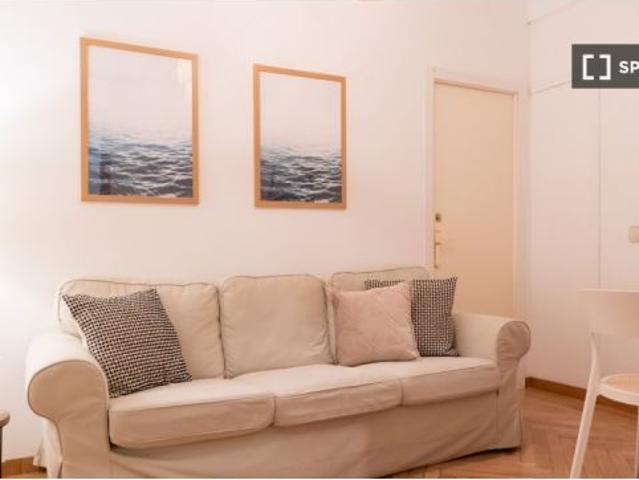 Habitación en un piso compartido de 6 habitaciones en alquiler en Palacio, ideal para profesionales