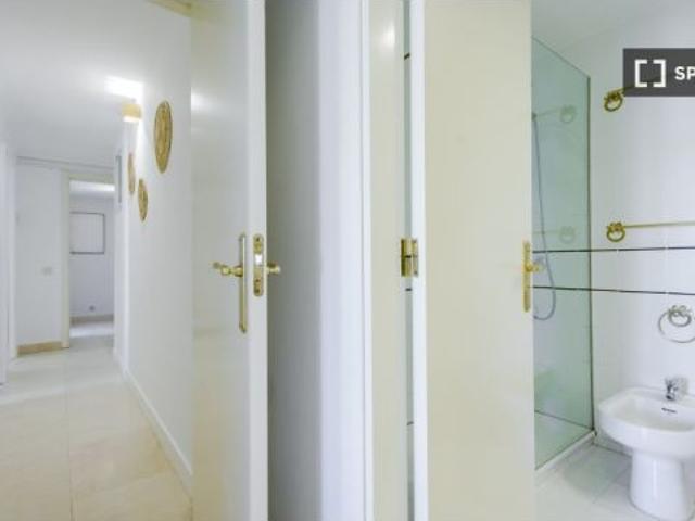 Habitación en un piso compartido de 6 habitaciones en alquiler en Piovera