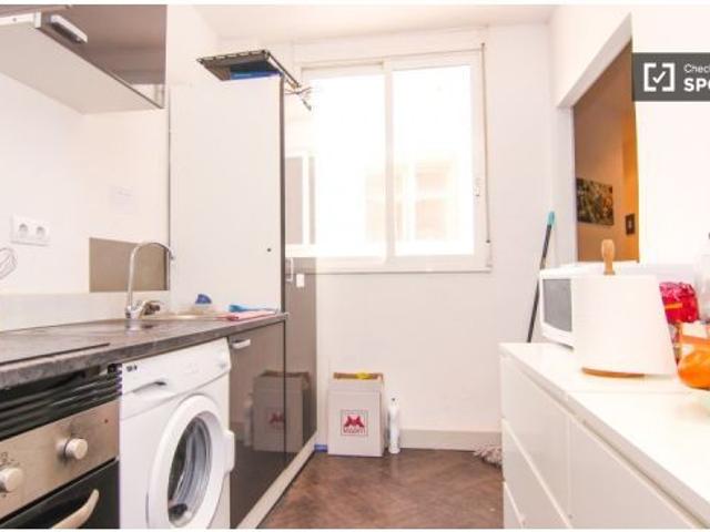 Habitación en un piso compartido de 6 habitaciones en alquiler en Russafa, con todos los gastos incl
