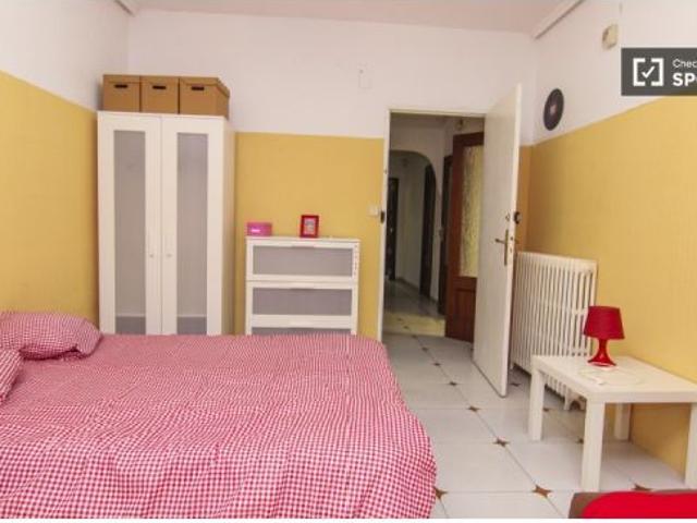 Habitación en un piso compartido de 6 habitaciones en alquiler en Sant Francesc