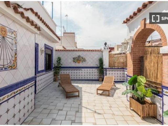 Habitación en un piso compartido de 6 habitaciones en Arrancapins, ideal para profesionales y se adm