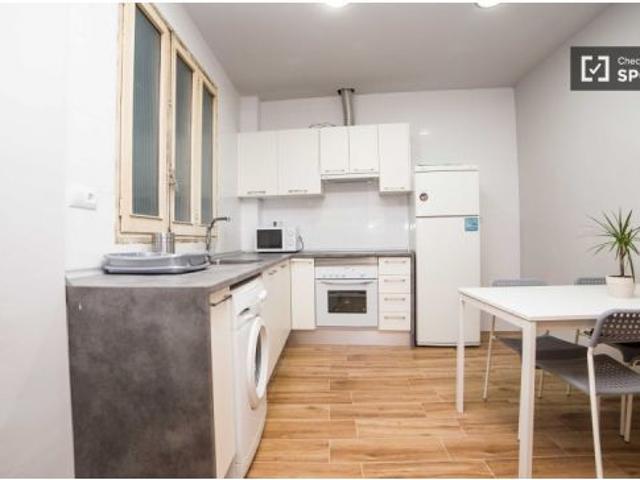 Habitación en un piso compartido de 6 habitaciones en La Xerea, con restricciones