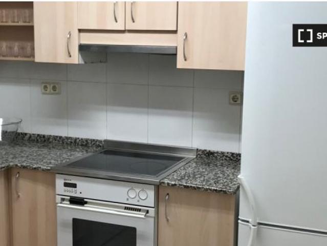 Habitación en un piso compartido de 6 habitaciones en La Sagrada Família, totalmente amueblado, solo
