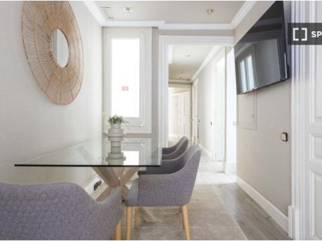 Habitación en un piso compartido de 7 habitaciones en alquiler en La Dreta de l' Eixample, i