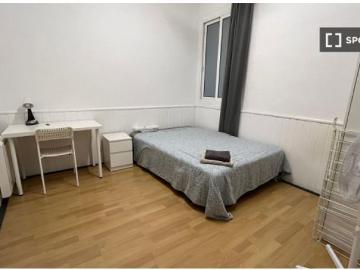 Habitación en un piso compartido de 7 habitaciones en alquiler en Sant Gervasi Galvany, ideal para e