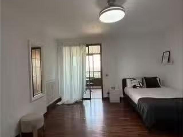 Habitación en un piso compartido de 7 habitaciones en Castilla