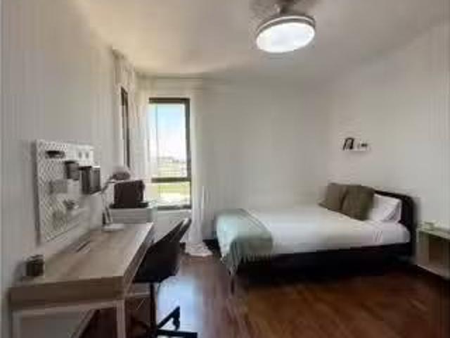 Habitación en un piso compartido de 7 habitaciones en Castilla