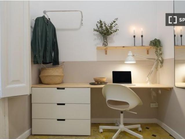 Habitación en un piso compartido de 7 habitaciones en Sant Pere Santa Caterina i la Ribera, se alqui