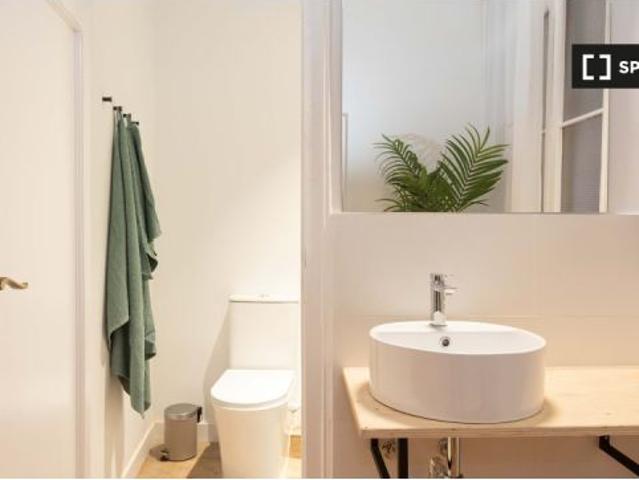 Habitación en un piso compartido de 8 habitaciones en alquiler en Vila de Gràcia