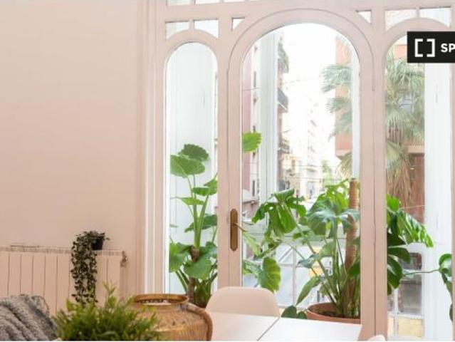 Habitación en un piso compartido de 8 habitaciones en alquiler en Vila de Gràcia