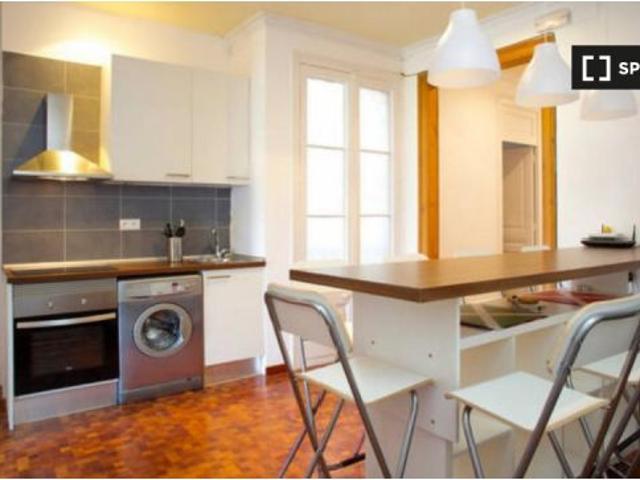 Habitación en un piso compartido de 8 habitaciones en alquiler en la Dreta de l' Eixample, s