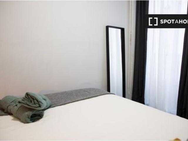 Habitación en un piso compartido de 8 habitaciones en alquiler en Palacio, todos los gastos incluido
